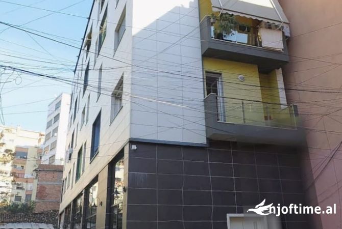 Ambiente Commerciale in Affitto 3+1 a Tirana - 30,000 Leke