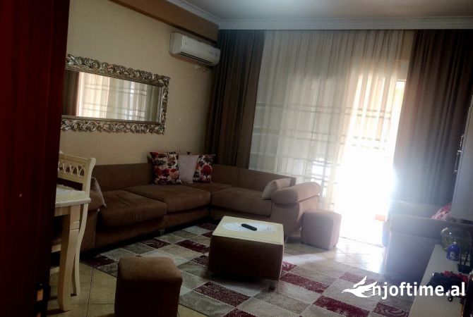 Shitet apartament 1+1 tek Vila L , Astir