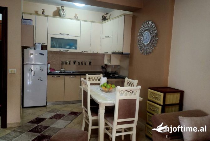 Shtepi ne shitje Apartament ne Tirane, 1+1, Mobilimi E mobiluar, Pagesa 100,000  Euro.