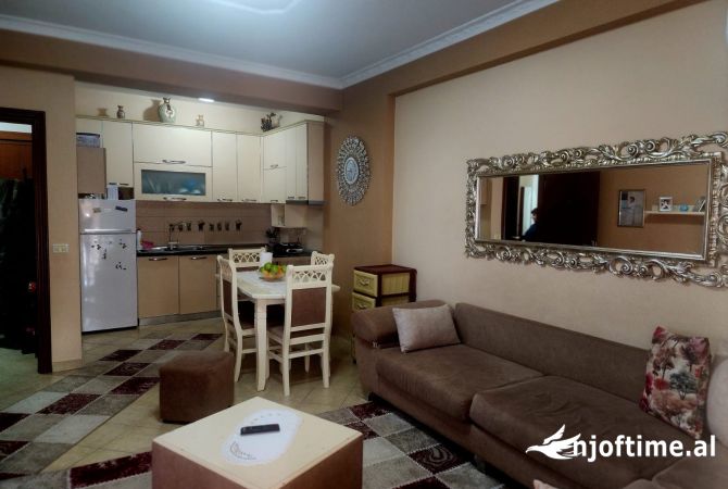 Shtepi ne shitje Apartament ne Tirane, 1+1, Mobilimi E mobiluar, Pagesa 100,000  Euro.