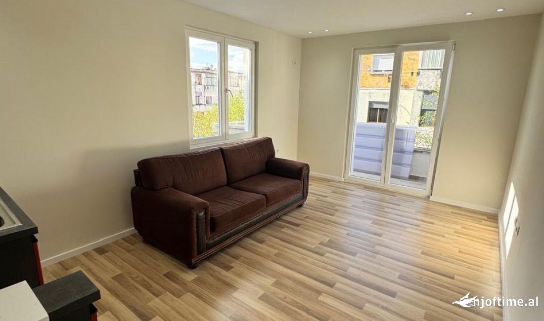 Shtepi ne shitje Apartament ne Tirane, 2+1, Mobilimi Bosh, pa mobiluar, Pagesa 154,000  Euro.