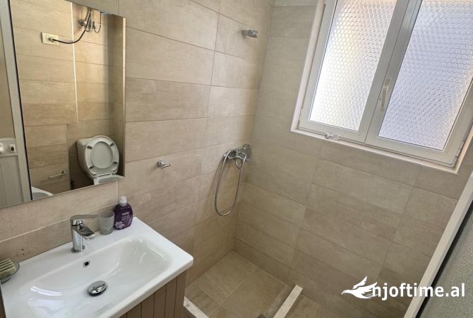 Shtepi ne shitje Apartament ne Tirane, 2+1, Mobilimi Bosh, pa mobiluar, Pagesa 154,000  Euro.
