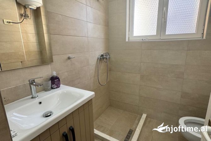 Shtepi ne shitje Apartament ne Tirane, 2+1, Mobilimi Bosh, pa mobiluar, Pagesa 154,000  Euro.