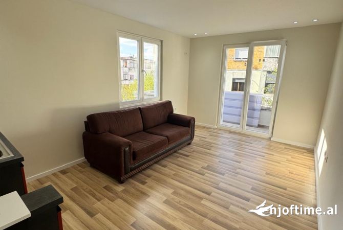 Shitet apartament 2+1 tek Prokuroria , rr Mine Peza