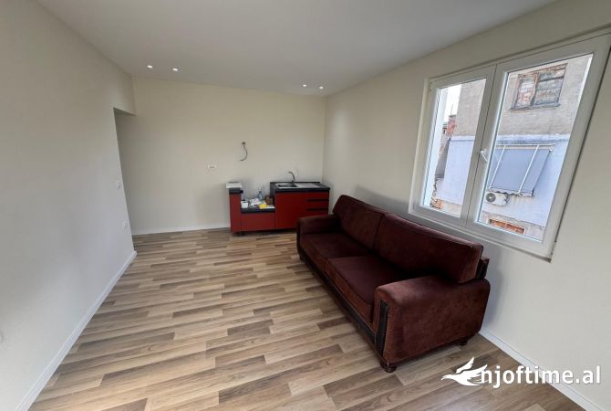 Shtepi ne shitje Apartament ne Tirane, 2+1, Mobilimi Bosh, pa mobiluar, Pagesa 154,000  Euro.