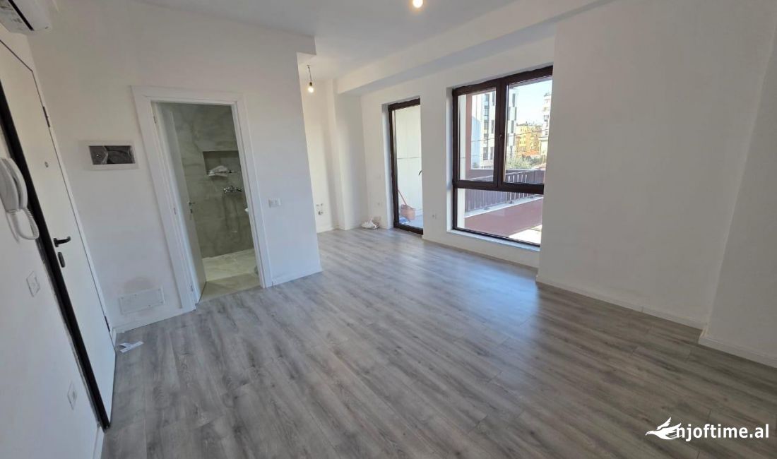 Jepet ambjent 1+1 me qera pas Kastratit ne Myslym Shyr