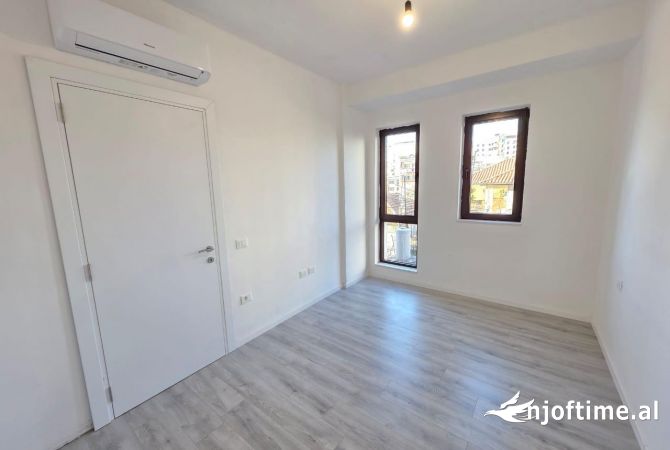 Jepet ambjent 1+1 me qera pas Kastratit ne Myslym Shyr