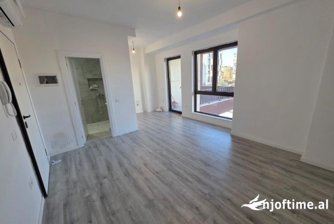 Jepet ambjent 1+1 me qera pas Kastratit ne Myslym Shyr