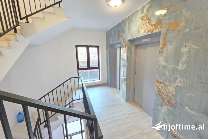 Jepet ambjent 1+1 me qera pas Kastratit ne Myslym Shyr