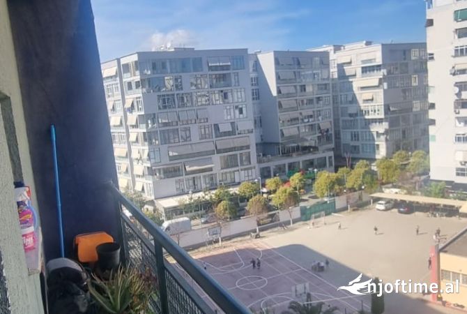 Shtepi ne shitje Apartament ne Tirane, 2+1, Mobilimi Bosh, pa mobiluar, Pagesa 220,000  Euro.