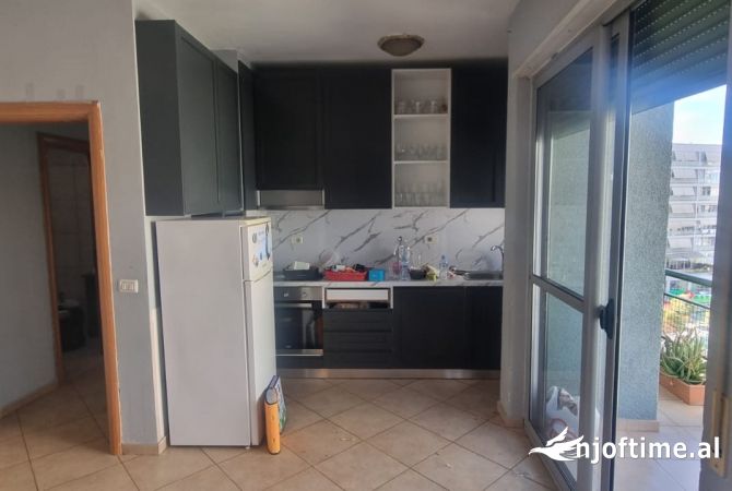 Shtepi ne shitje Apartament ne Tirane, 2+1, Mobilimi Bosh, pa mobiluar, Pagesa 220,000  Euro.