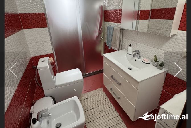 Shtepi ne shitje Apartament ne Tirane, 2+1, Mobilimi E mobiluar, Pagesa 98,000  Euro.