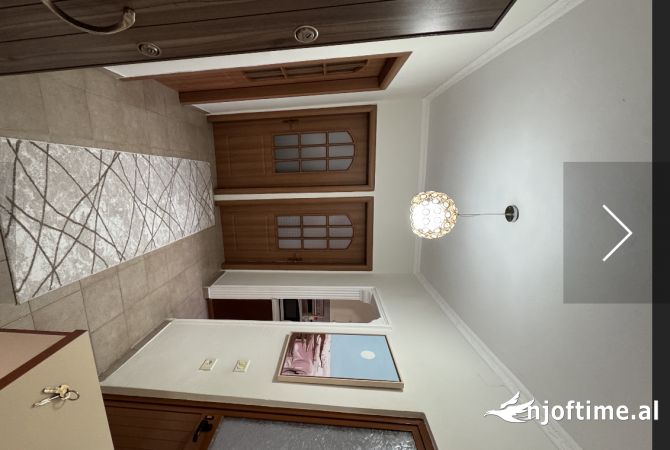 Shtepi ne shitje Apartament ne Tirane, 2+1, Mobilimi E mobiluar, Pagesa 98,000  Euro.