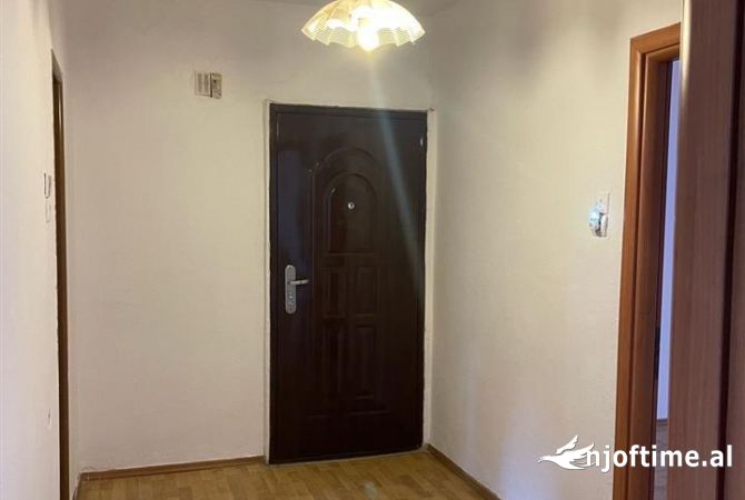 Shtepi ne shitje Apartament ne Tirane, 2+1, Mobilimi Bosh, pa mobiluar, Pagesa 89,000  Euro.