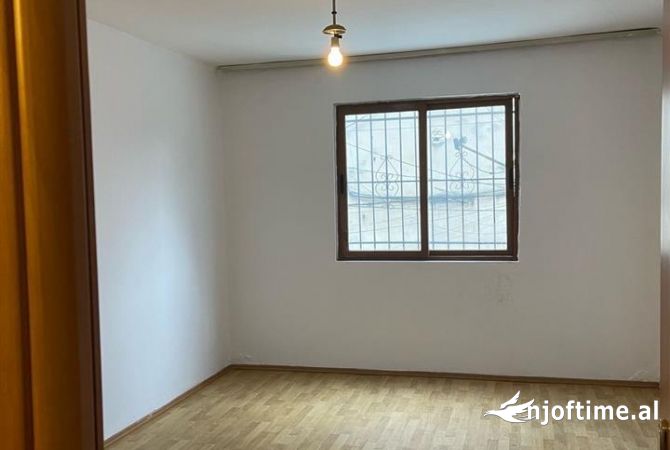 Shtepi ne shitje Apartament ne Tirane, 2+1, Mobilimi Bosh, pa mobiluar, Pagesa 89,000  Euro.