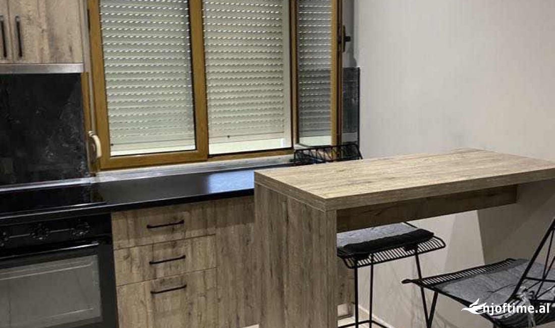 Shtepi me qera Apartament ne Tirane, 1+1, Mobilimi E mobiluar, Pagesa 40,000  Leke.