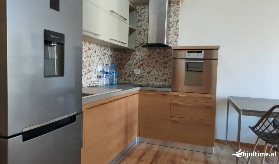 Shtepi me qera Apartament ne Tirane, 1+1, Mobilimi E mobiluar, Pagesa 500  Euro.