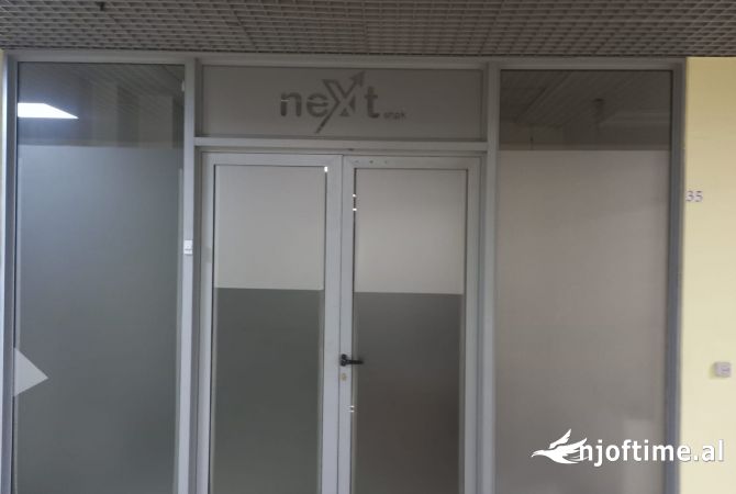 Jepet ambjent biznesi me qera tek Condor center , rr kavajes 