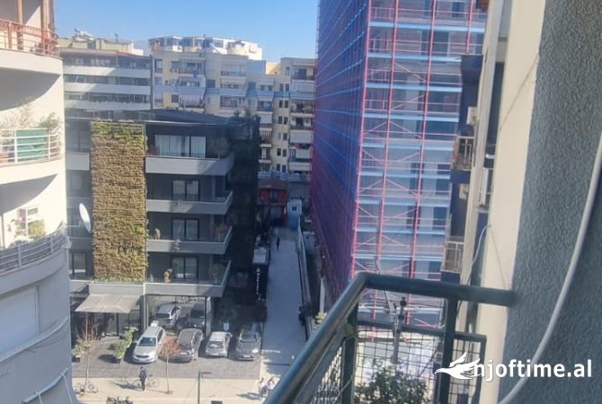 Shtepi ne shitje Apartament ne Tirane, 2+1, Mobilimi Bosh, pa mobiluar, Pagesa 208,000  Euro.