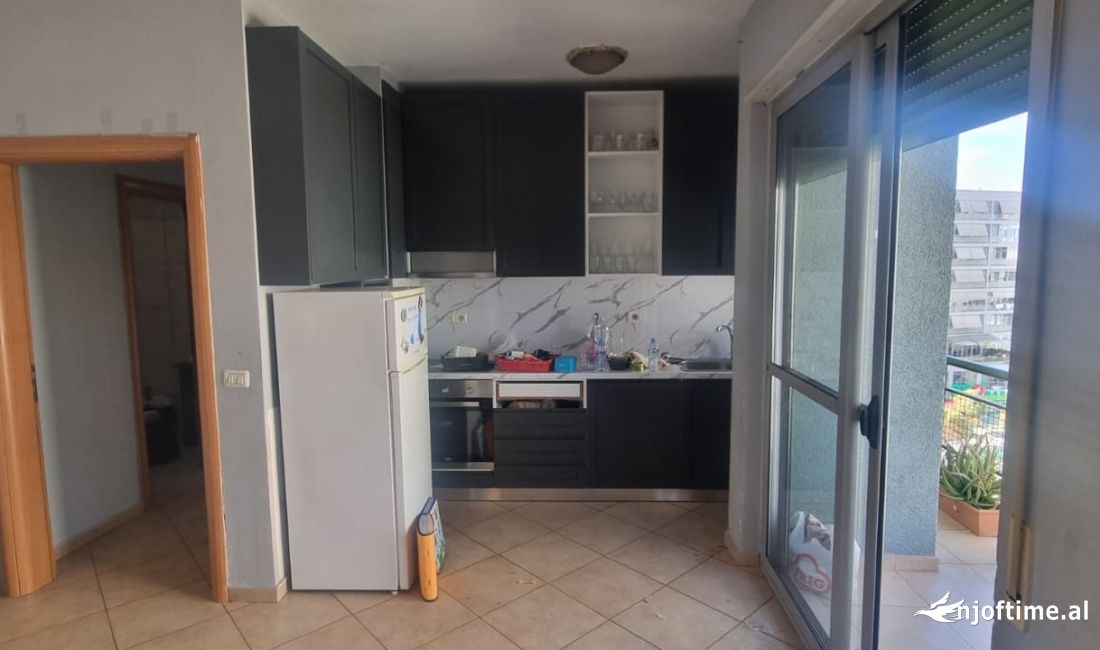 Shtepi ne shitje Apartament ne Tirane, 2+1, Mobilimi Bosh, pa mobiluar, Pagesa 208,000  Euro.