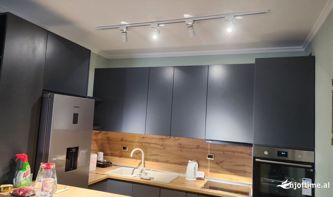 Shtepi ne shitje Apartament ne Tirane, 2+1, Mobilimi E mobiluar, Pagesa 205,000  Euro.