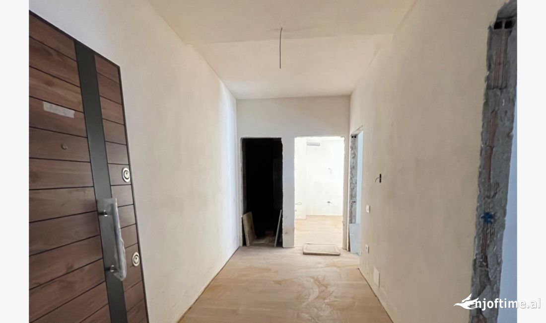 Shtepi ne shitje Apartament ne Tirane, 2+1, Mobilimi Bosh, pa mobiluar, Pagesa 122,000  Euro.