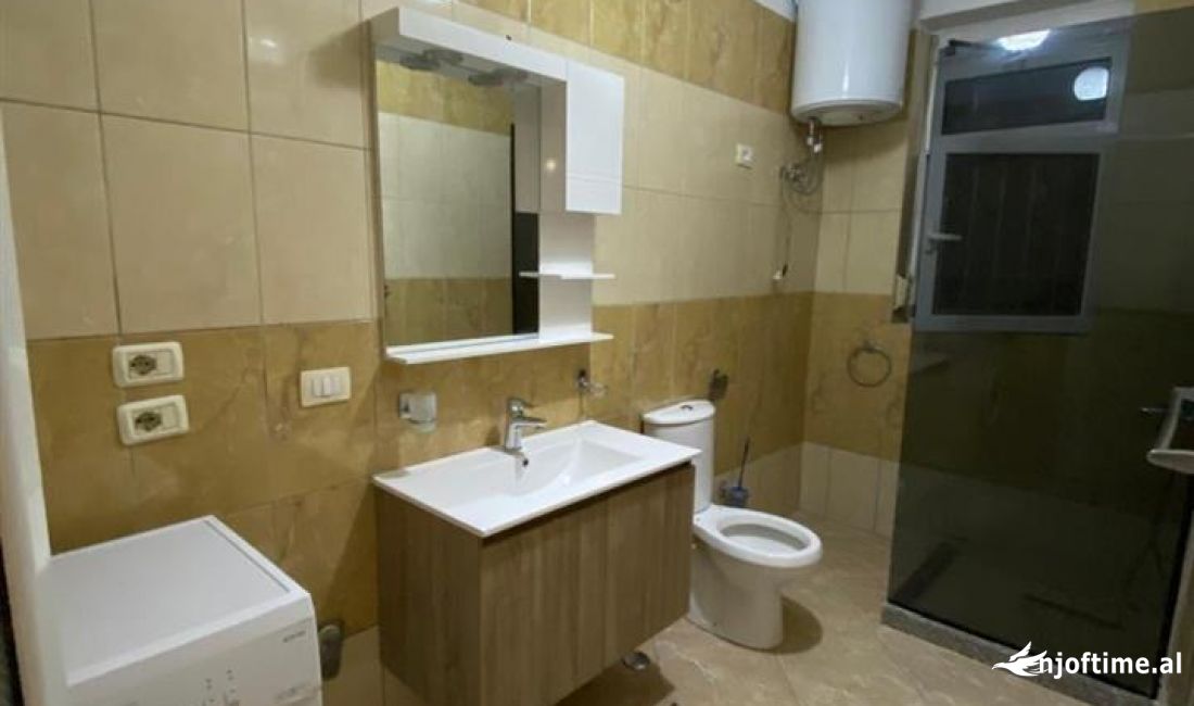 Shtepi ne shitje Apartament ne Tirane, 3+1, Mobilimi E mobiluar, Pagesa 221,900  Euro.