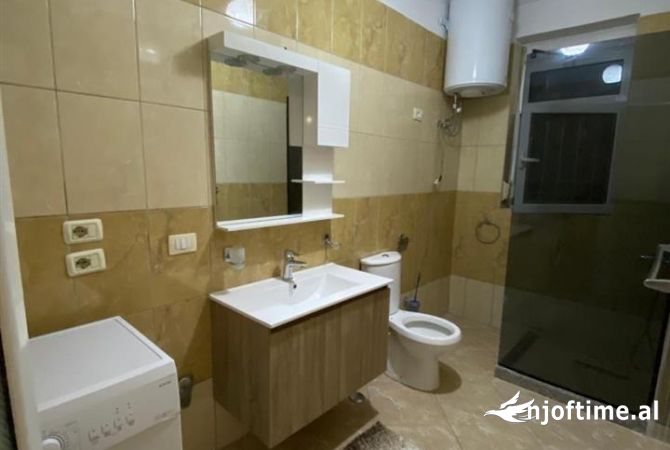 Shitet apartament 3+1 pas qendres globe, rr kavajes