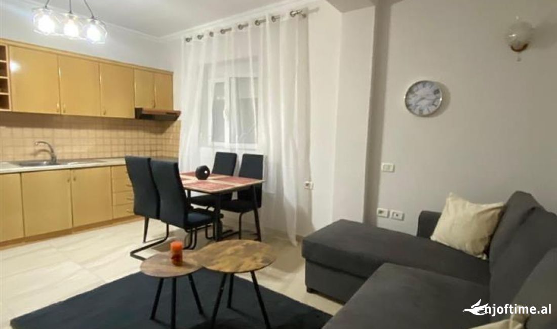 Shtepi me qera Apartament ne Tirane, 1+1, Mobilimi E mobiluar, Pagesa 400  Euro.