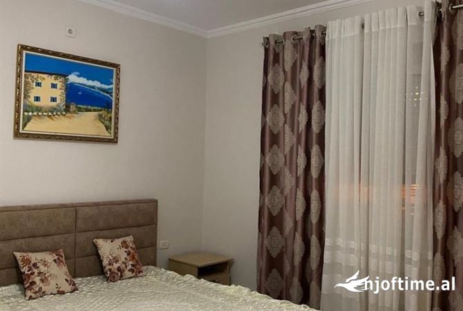 Shtepi me qera Apartament ne Tirane, 1+1, Mobilimi E mobiluar, Pagesa 400  Euro.