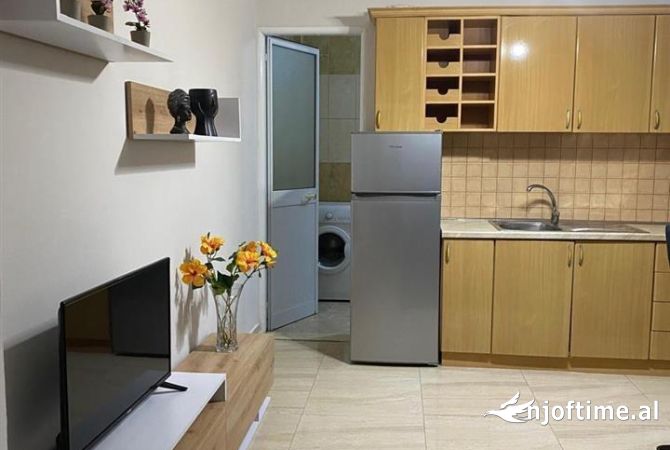 Shtepi me qera Apartament ne Tirane, 1+1, Mobilimi E mobiluar, Pagesa 400  Euro.