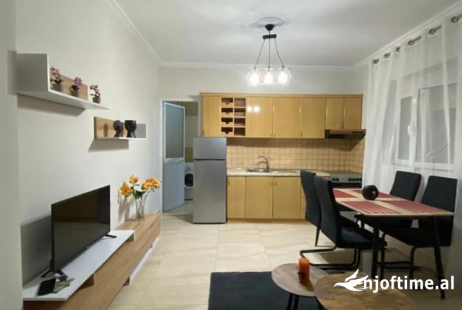 Shtepi me qera Apartament ne Tirane, 1+1, Mobilimi E mobiluar, Pagesa 400  Euro.