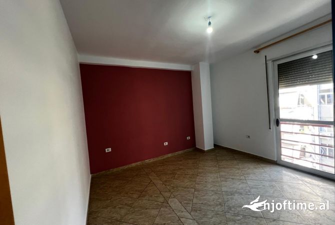 Jepet apartament 2+1 me qera tek Komuna e parisit, Abi bank
