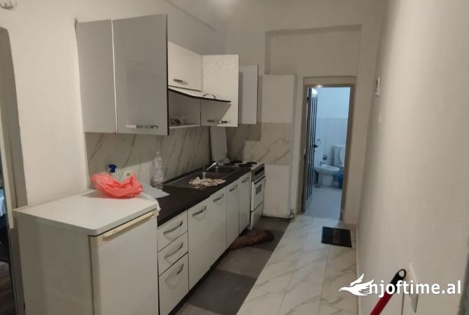 Shtepi me qera Shtepi Private ne Tirane, 1+1, Mobilimi E mobiluar, Pagesa 400  Euro.