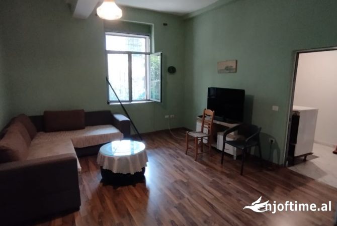 Shtepi me qera Shtepi Private ne Tirane, 1+1, Mobilimi E mobiluar, Pagesa 400  Euro.
