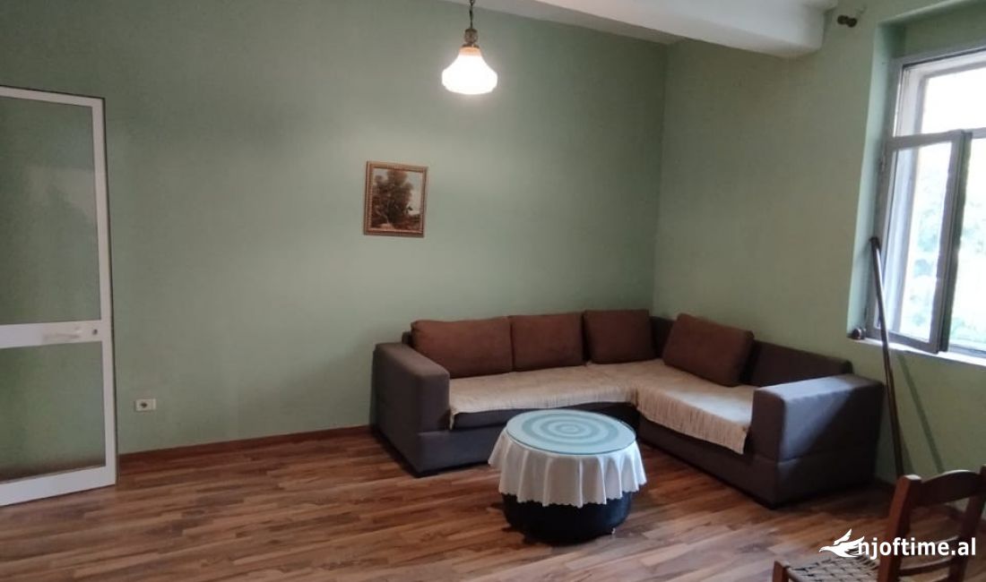 Shtepi me qera Shtepi Private ne Tirane, 1+1, Mobilimi E mobiluar, Pagesa 400  Euro.