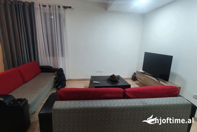 Shtepi me qera Shtepi Private ne Tirane, 1+1, Mobilimi E mobiluar, Pagesa 400  Euro.