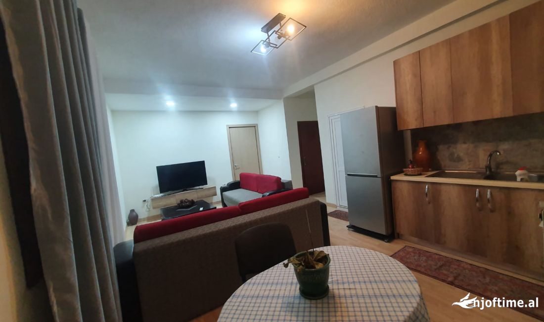 Shtepi me qera Shtepi Private ne Tirane, 1+1, Mobilimi E mobiluar, Pagesa 400  Euro.