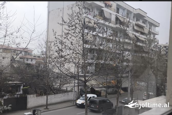 Jepet apartament 2+1 me qera prane qendres Kristal per biznes 