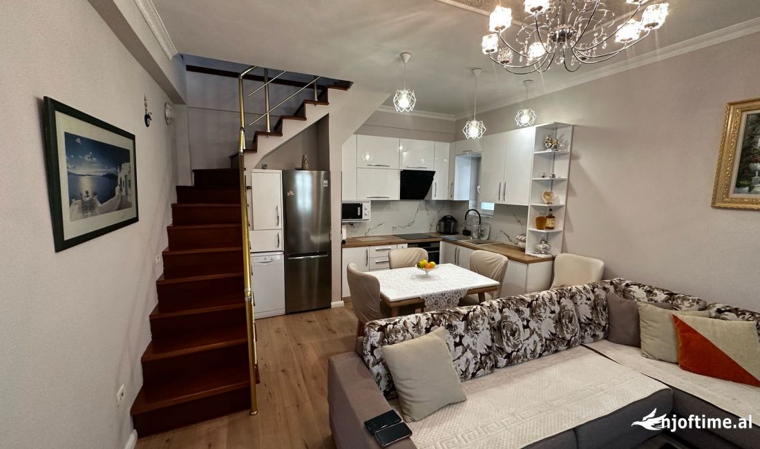 Shtepi me qera Duplex(shtepi me 2 kate) ne Tirane, 3+1, Mobilimi E mobiluar, Pagesa 650  Euro.