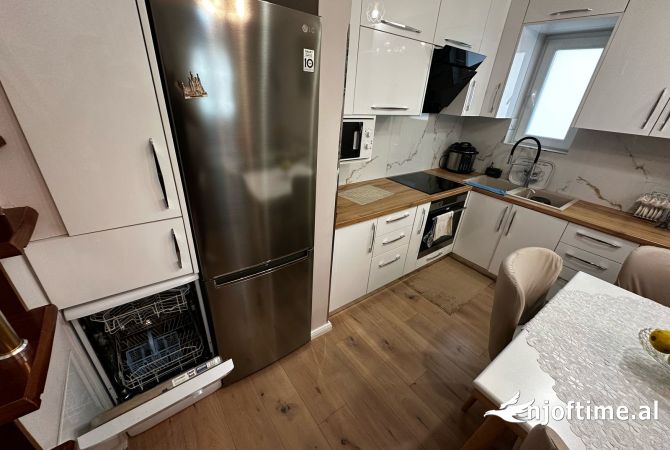 Shtepi me qera Duplex(shtepi me 2 kate) ne Tirane, 3+1, Mobilimi E mobiluar, Pagesa 650  Euro.