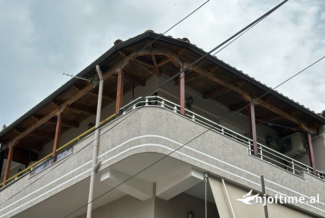 Shtepi me qera Duplex(shtepi me 2 kate) ne Tirane, 3+1, Mobilimi E mobiluar, Pagesa 650  Euro.