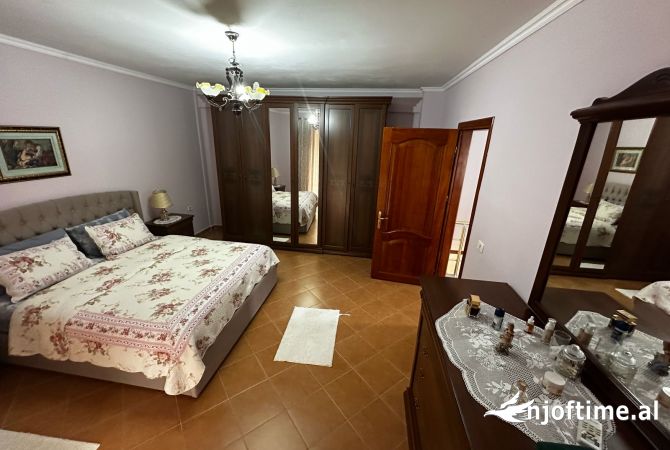 Shtepi me qera Duplex(shtepi me 2 kate) ne Tirane, 3+1, Mobilimi E mobiluar, Pagesa 650  Euro.