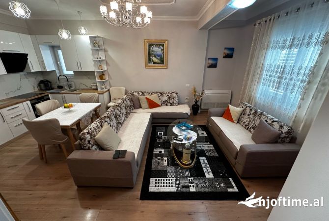 Shtepi me qera Duplex(shtepi me 2 kate) ne Tirane, 3+1, Mobilimi E mobiluar, Pagesa 650  Euro.
