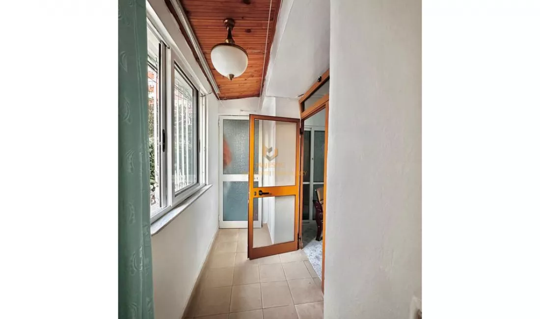 Jepet ambjent biznesi me qera prane liqenit artificial , pas colosseut 