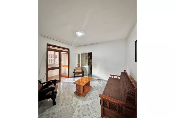 Business Property for Rent 3+1 in Tirana - 40,000 Leke