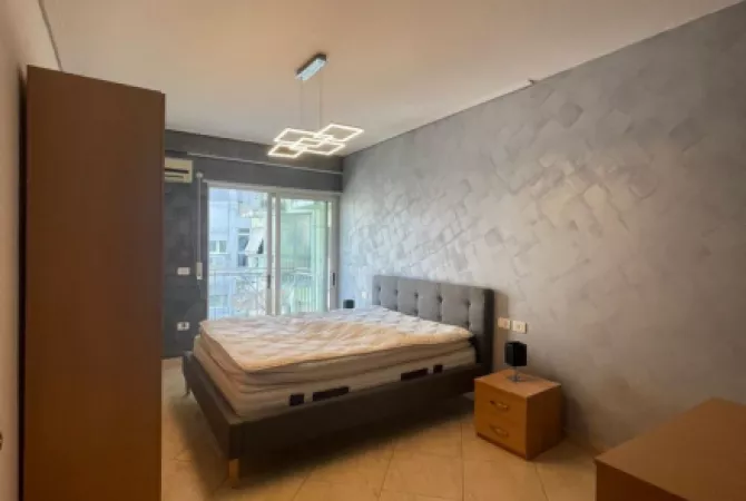 Shtepi ne shitje Apartament ne Tirane, 2+1, Mobilimi E mobiluar, Pagesa 183,000  Euro.