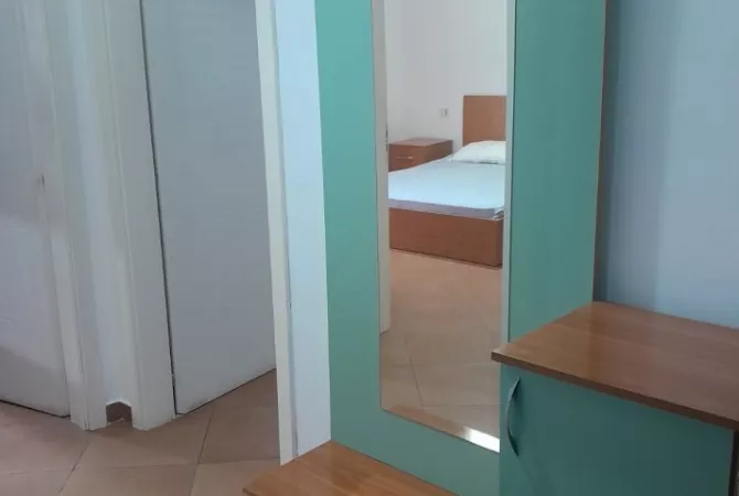 Shtepi me qera Apartament ne Tirane, 1+1, Mobilimi E mobiluar, Pagesa 370  Euro.