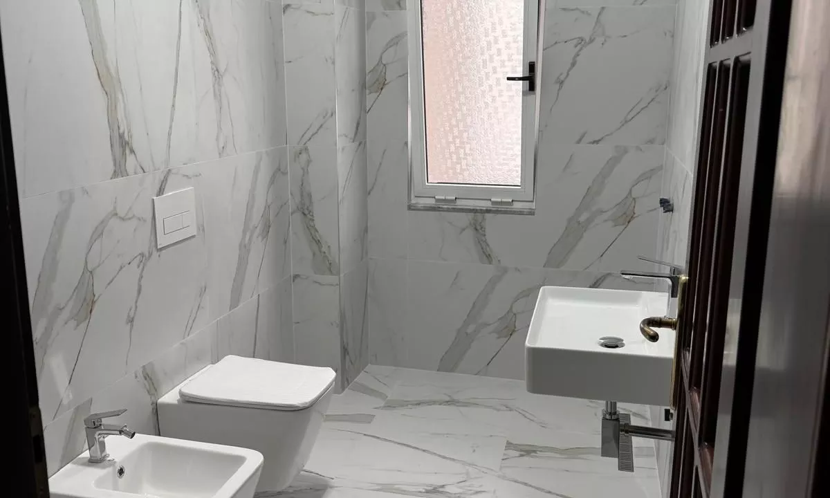 Jepet me qera zyre 4+1+2 tek sheshi Willson 