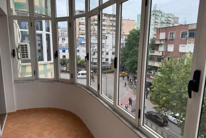 Jepet me qera zyre 4+1+2 tek sheshi Willson 